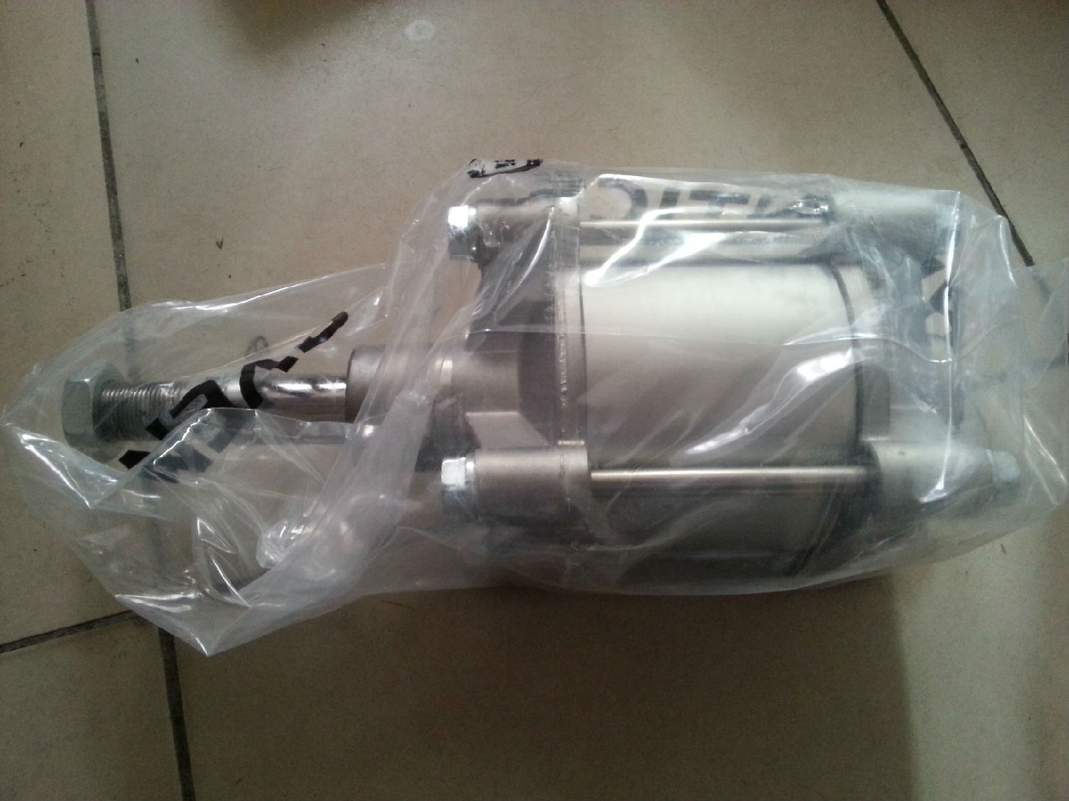 珠?？蛻粲嗁彽膔exroth氣缸今日到貨！