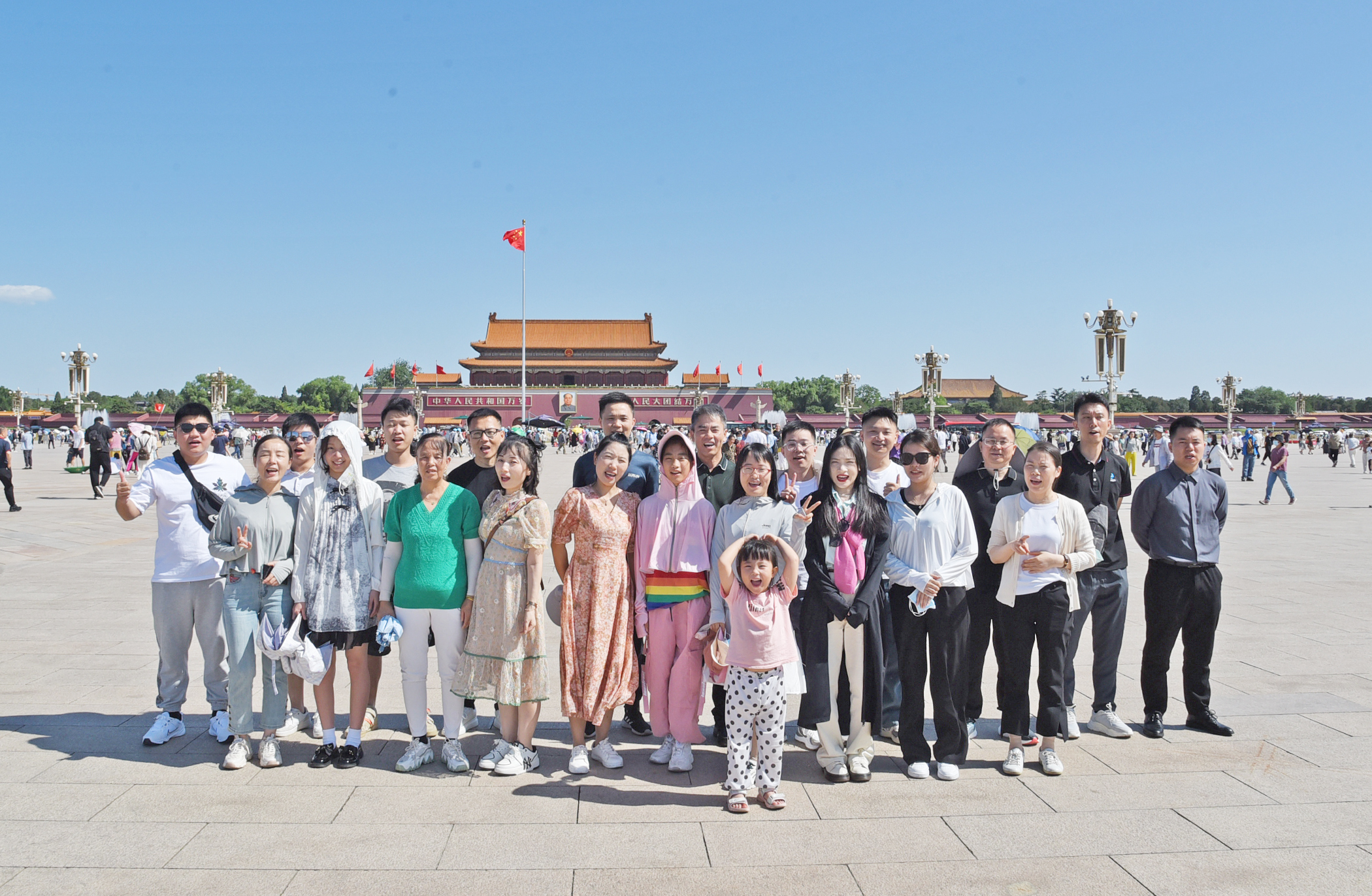 春暖花開(kāi)游故宮，風(fēng)和日麗登長(zhǎng)城！